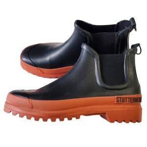 SOLD////Stutterheim RAINWALKER Black/Rust Orange Rubber Chelsea Ankle Rain Boot